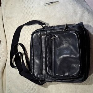 🌏Kenneth Cole🌏